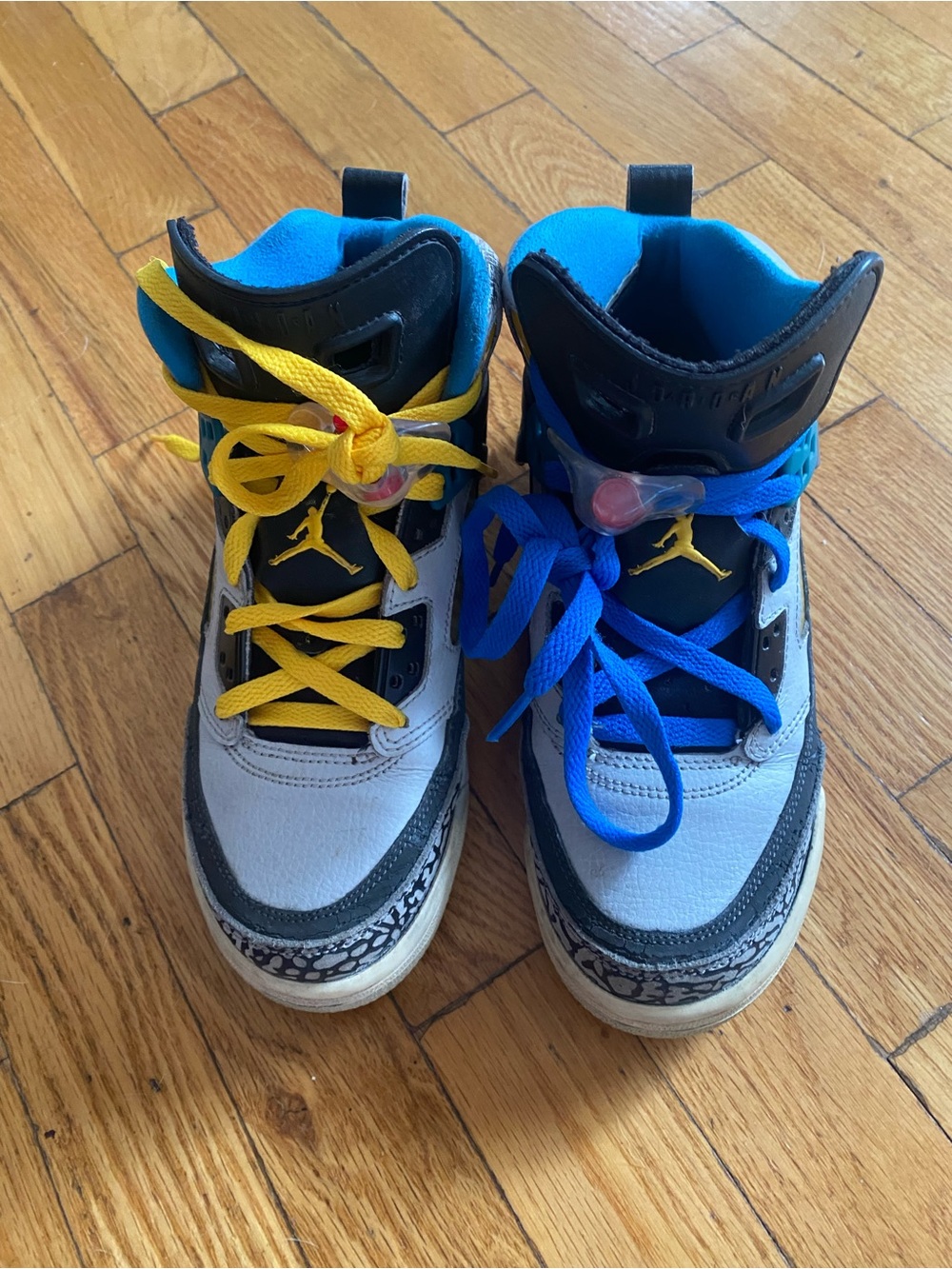 Jordan 2011 Spizikes with Box and three colors of laces.